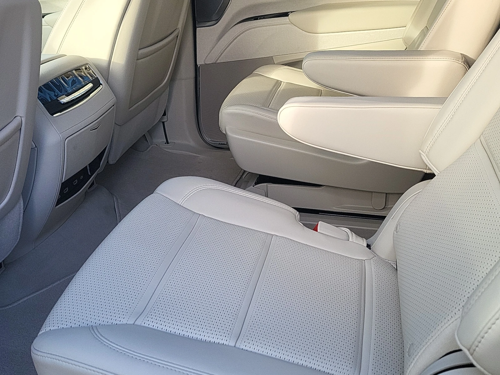 Cadillac Escalade 4WD SPORT PLATINUM, снимка 7 - Автомобили и джипове - 53746348