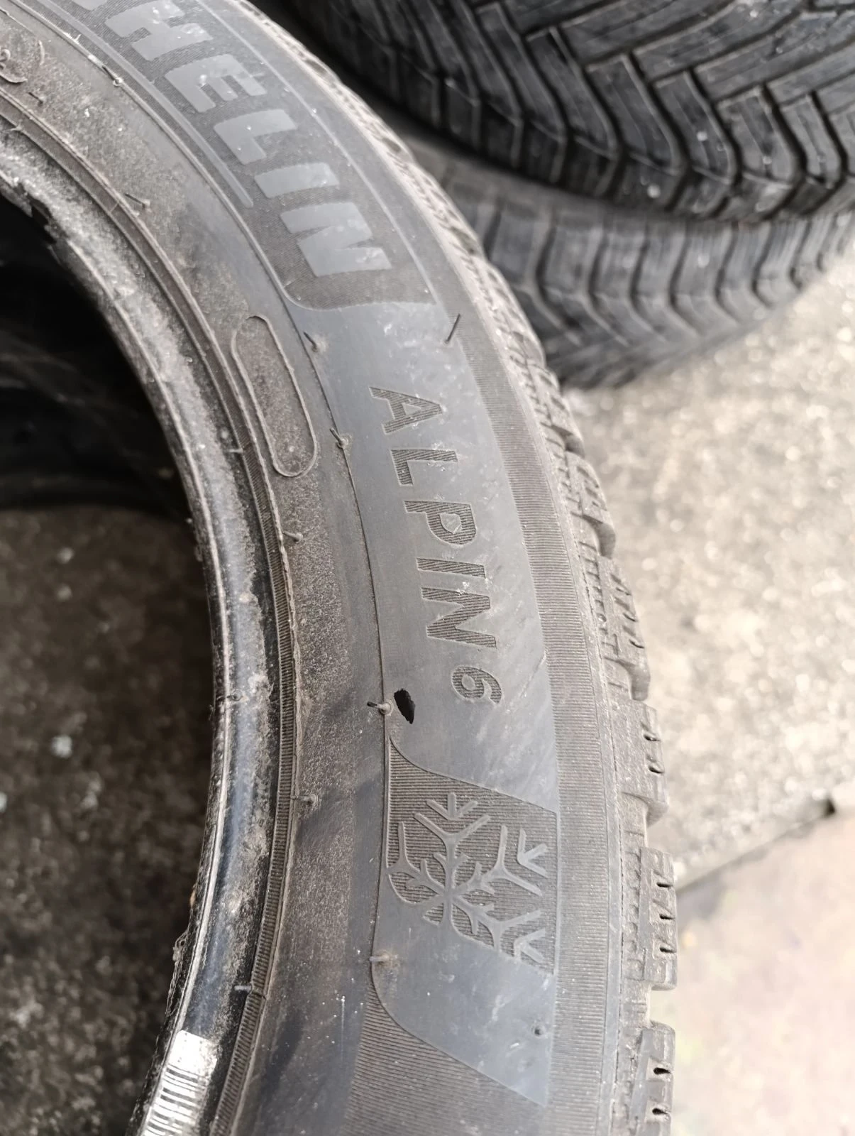 Гуми Зимни 215/55R17, снимка 3 - Гуми и джанти - 56662478