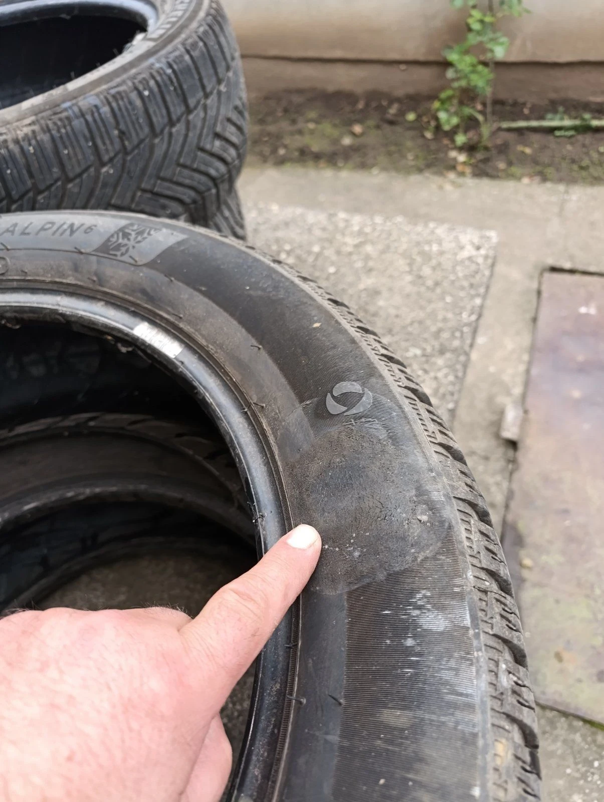 Гуми Зимни 215/55R17, снимка 4 - Гуми и джанти - 56662478