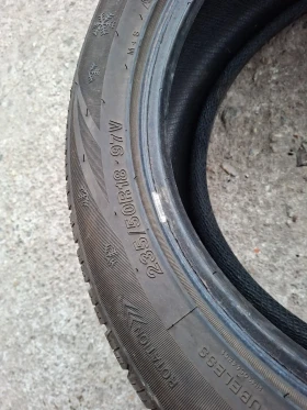 Гуми Зимни 235/50R18, снимка 4 - Гуми и джанти - 53048640