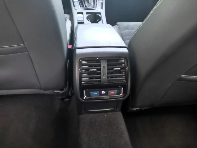 VW Passat 1.5 TSI Elegance + NAVI, снимка 10 - Автомобили и джипове - 46185793