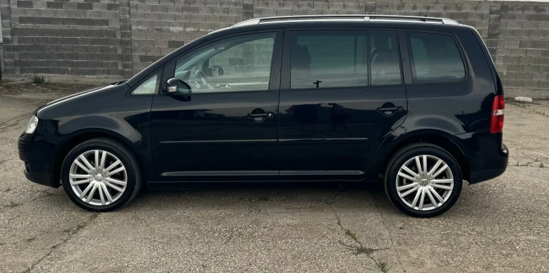 VW Touran 2.0 TDI 170kc 7-местен Внос от Германия, снимка 2 - Автомобили и джипове - 48032710