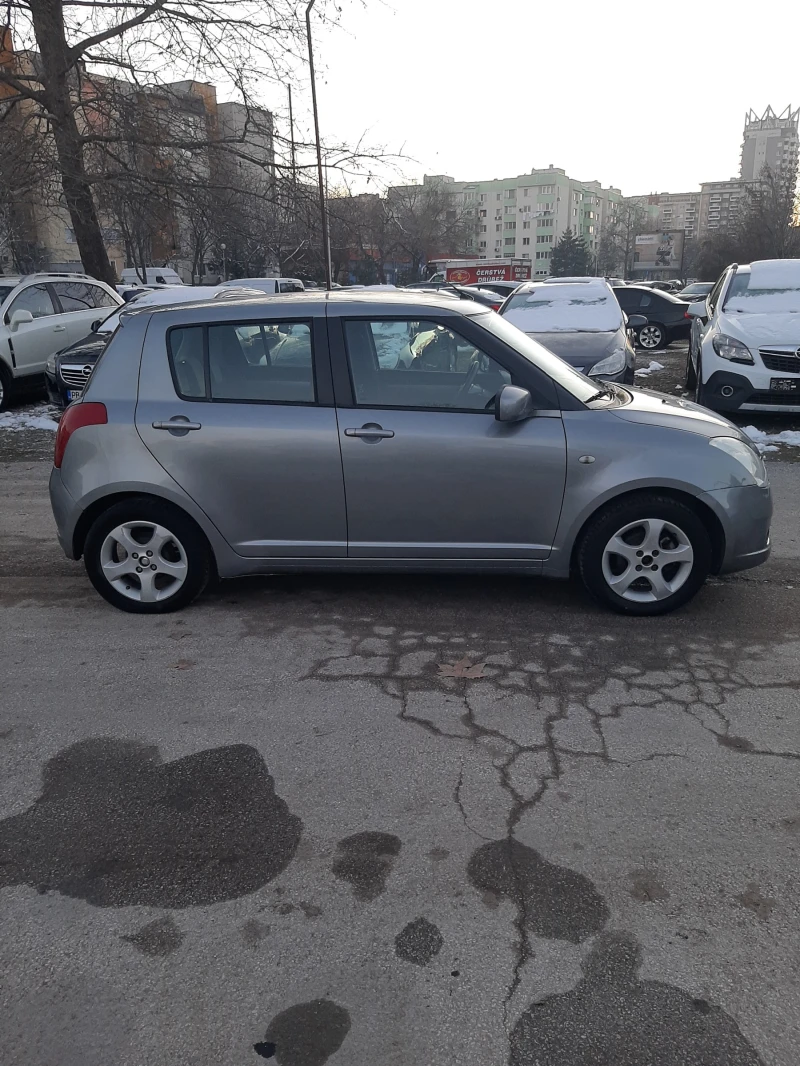 Suzuki Swift 1, 3 бензин, снимка 4 - Автомобили и джипове - 49168313