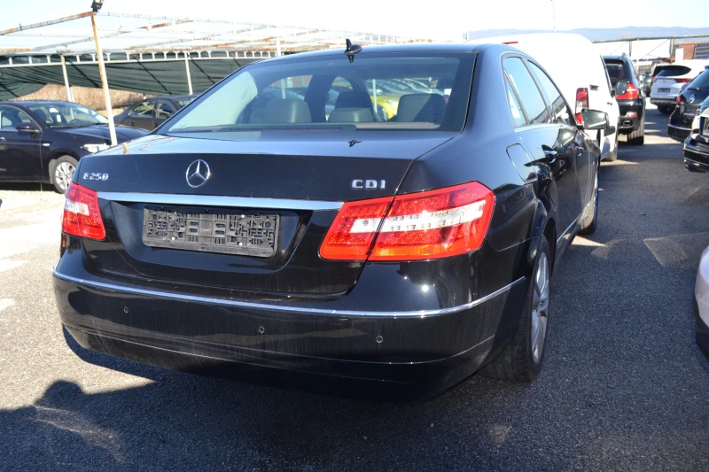 Mercedes-Benz E 250 250CDI, снимка 3 - Автомобили и джипове - 52522635