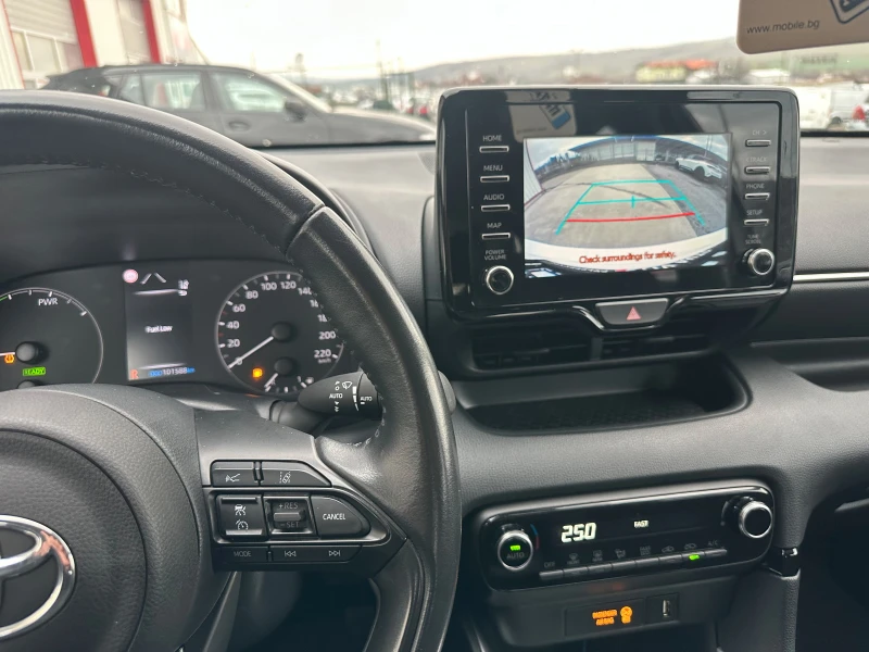 Toyota Yaris 1.5HYBRID, снимка 13 - Автомобили и джипове - 52641130