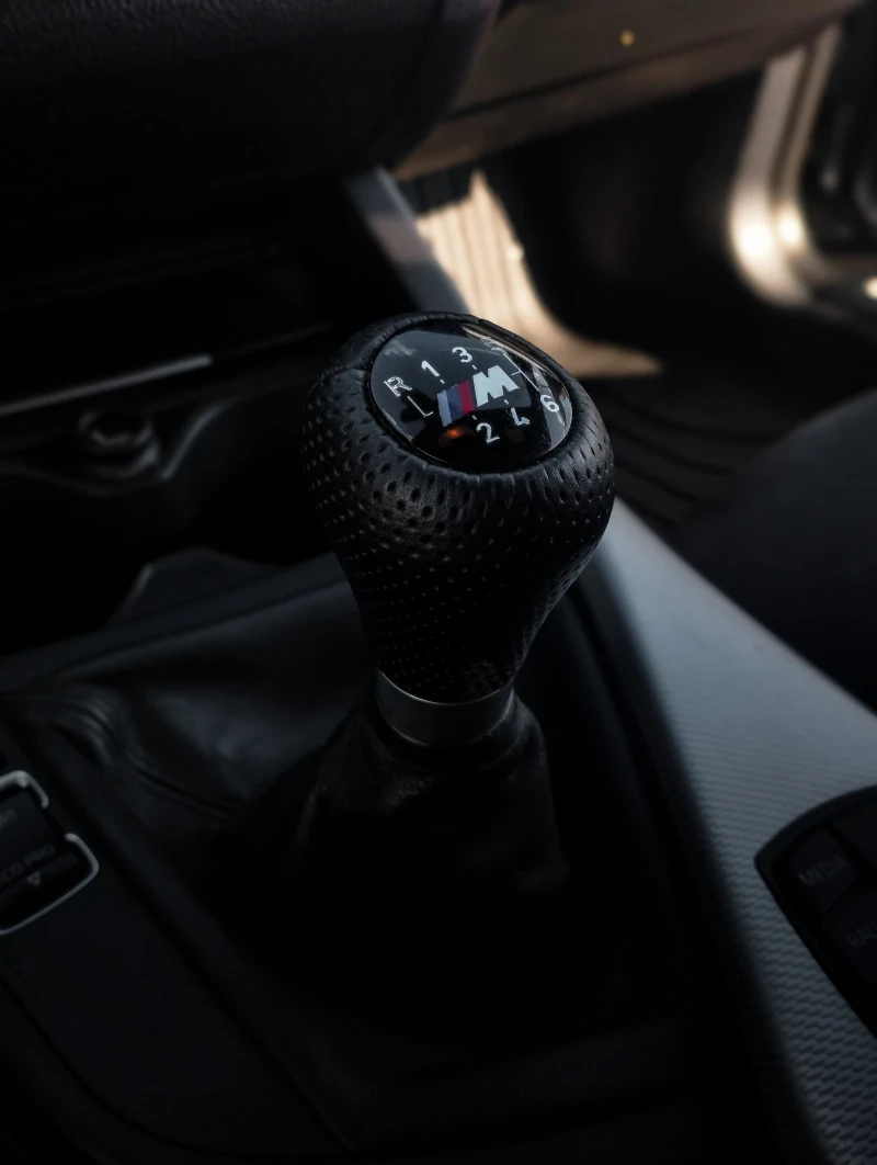 BMW 120 FULL M PACK + CarPlay + Подгрев + Нови Pirelli, снимка 5 - Автомобили и джипове - 53204163