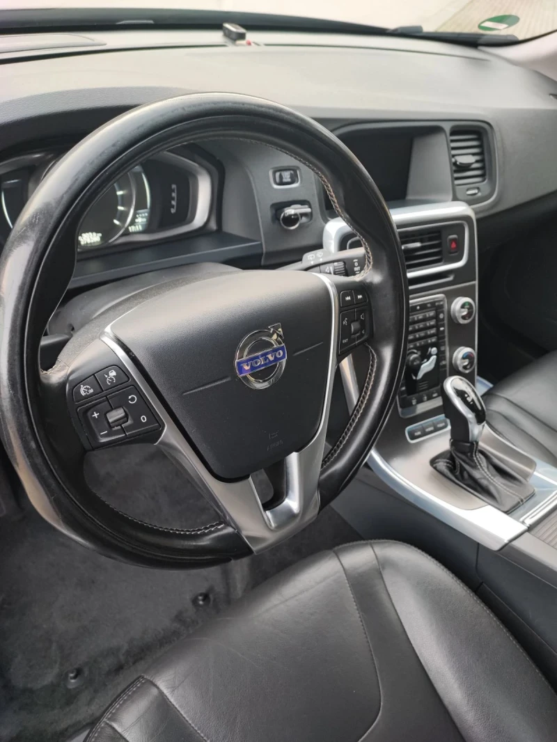 Volvo V60 D6, снимка 13 - Автомобили и джипове - 53597701