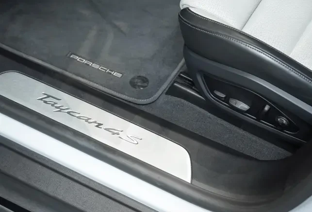 Porsche Taycan 4S = SportDesign = Гаранция, снимка 6 - Автомобили и джипове - 54608672
