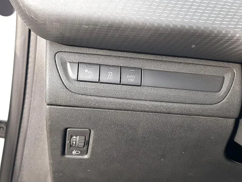 Peugeot 2008 1.6 BlueHDI - САМО 30% АВАНС, снимка 11 - Автомобили и джипове - 56016830