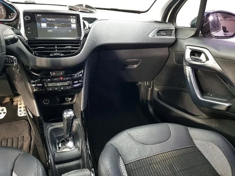 Peugeot 2008 1.6 BlueHDI - САМО 30% АВАНС, снимка 10 - Автомобили и джипове - 56016830
