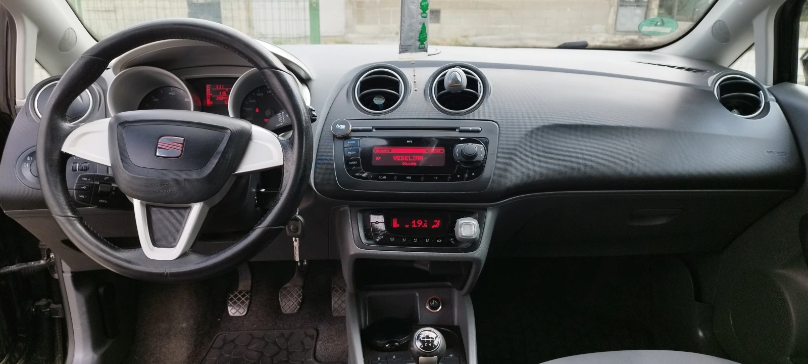 Seat Ibiza 1.6 TDI - изображение 7