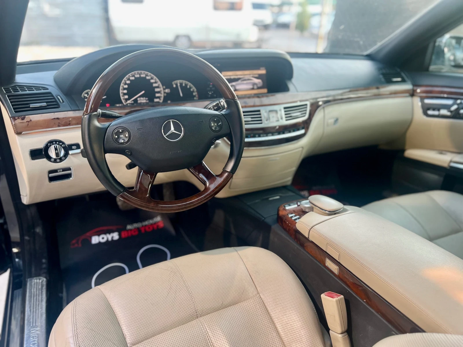 Mercedes-Benz S 320 Вакум* Обдухване* Подгрев* Harman/Kardon* Шибедах* - изображение 9