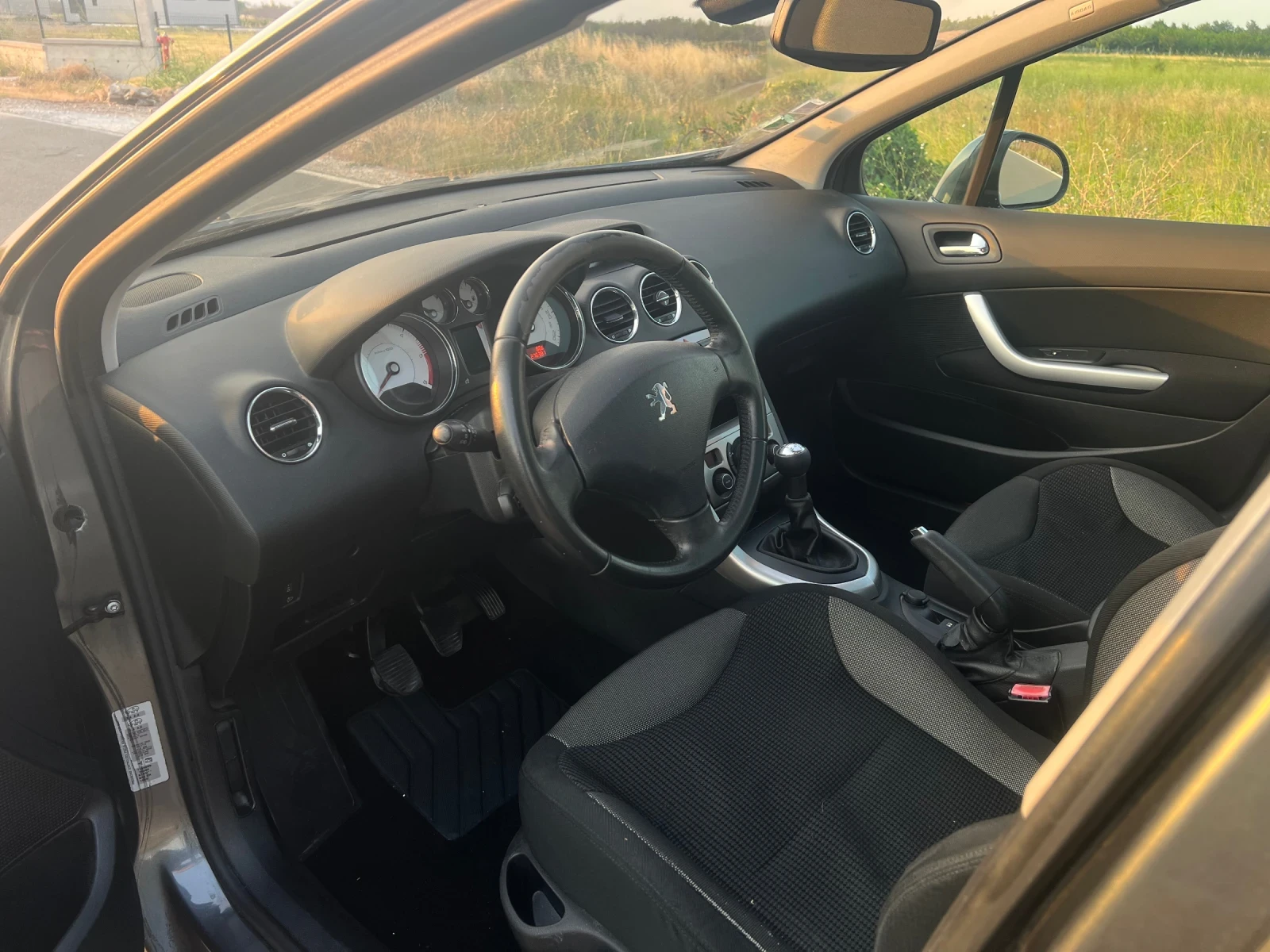 Peugeot 308 1.6HDI/Panorama/Dual-zone Climate/110PS/Euro4 - изображение 8