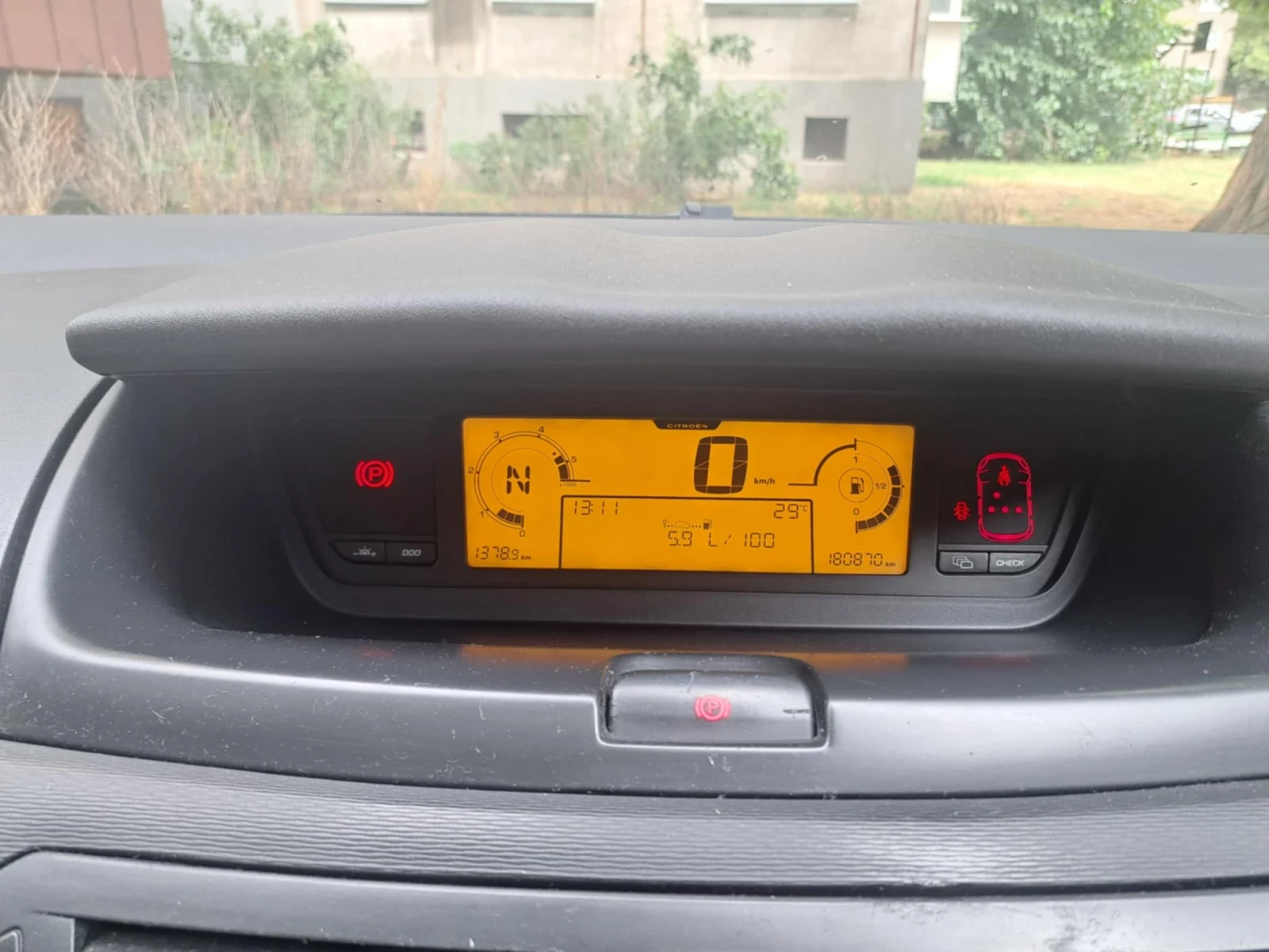 Citroen Grand C4 Picasso 1.6 HDE - изображение 6