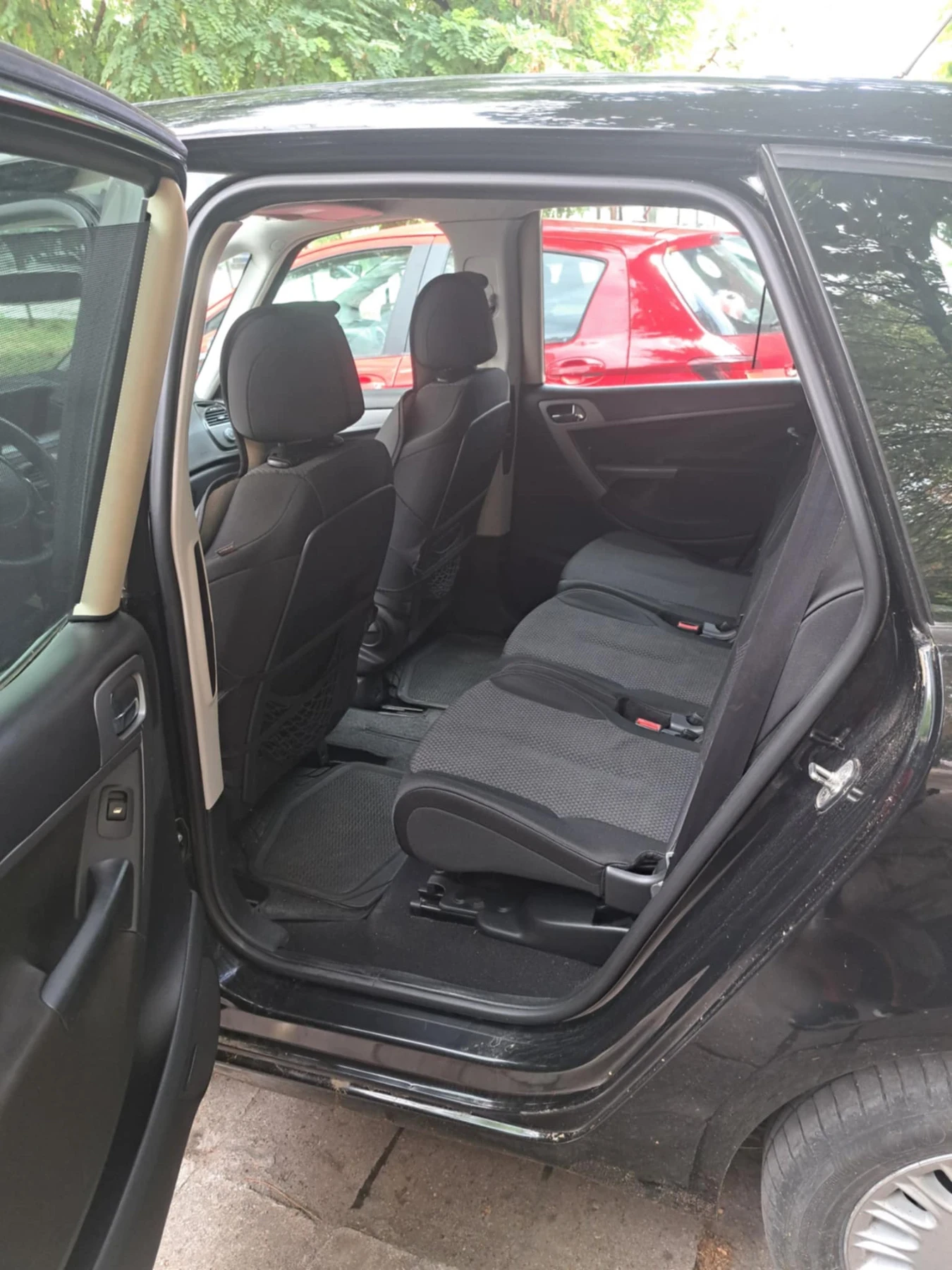 Citroen Grand C4 Picasso 1.6 HDE - изображение 5
