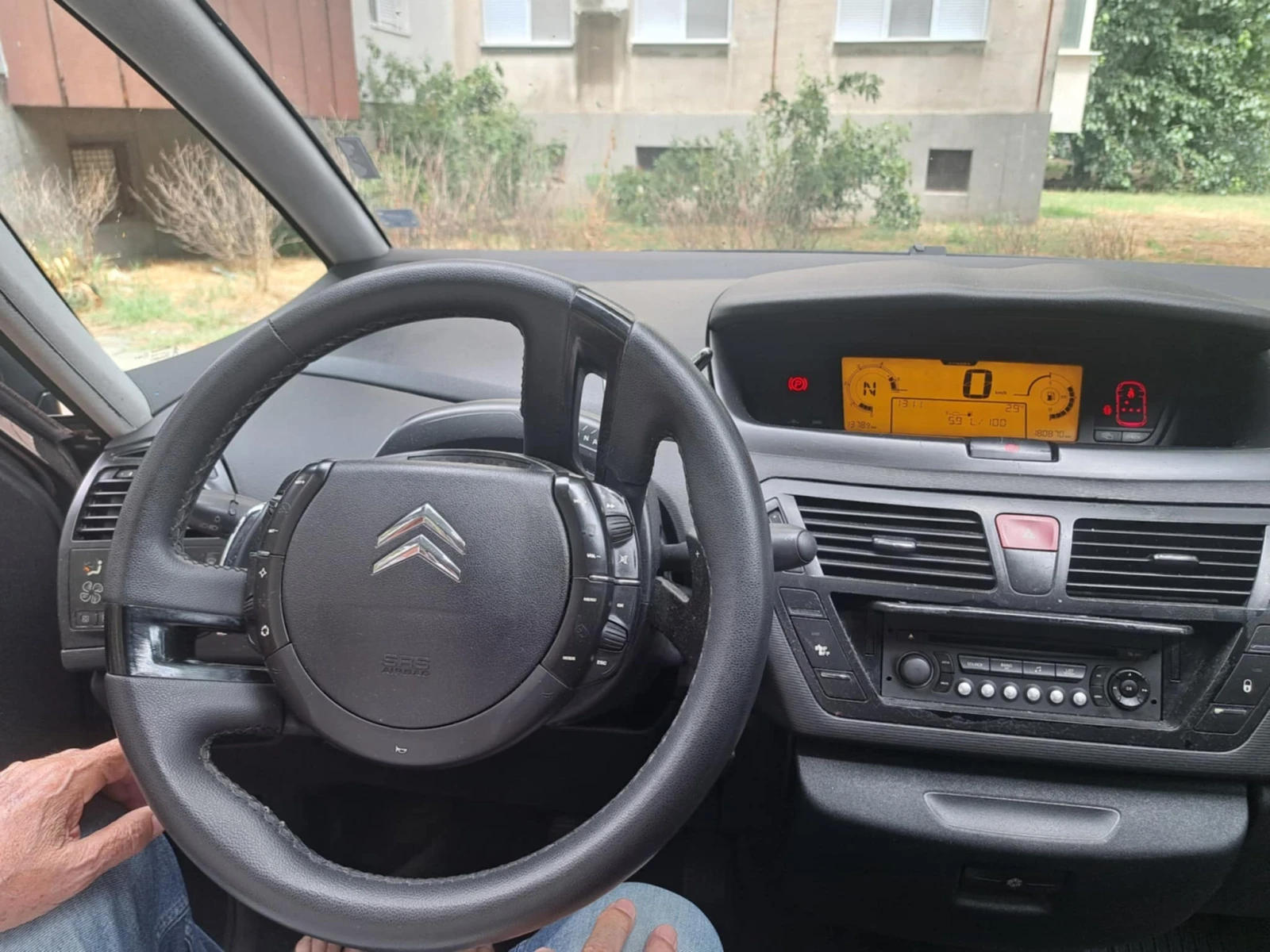 Citroen Grand C4 Picasso 1.6 HDE - изображение 3