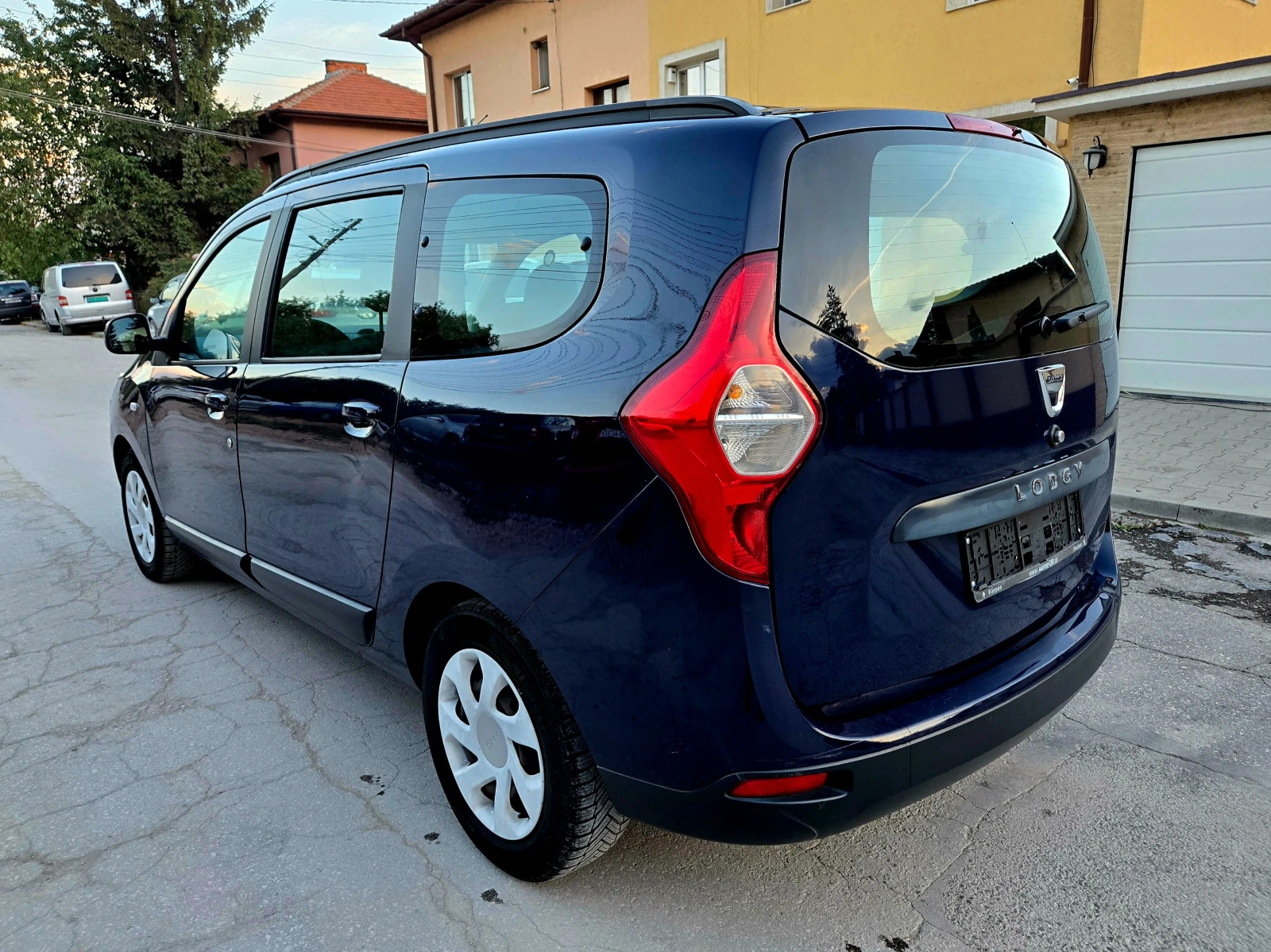 Dacia Lodgy 1.5 DCI Navi Климатик 1-Собственик 7-Седалки - изображение 3