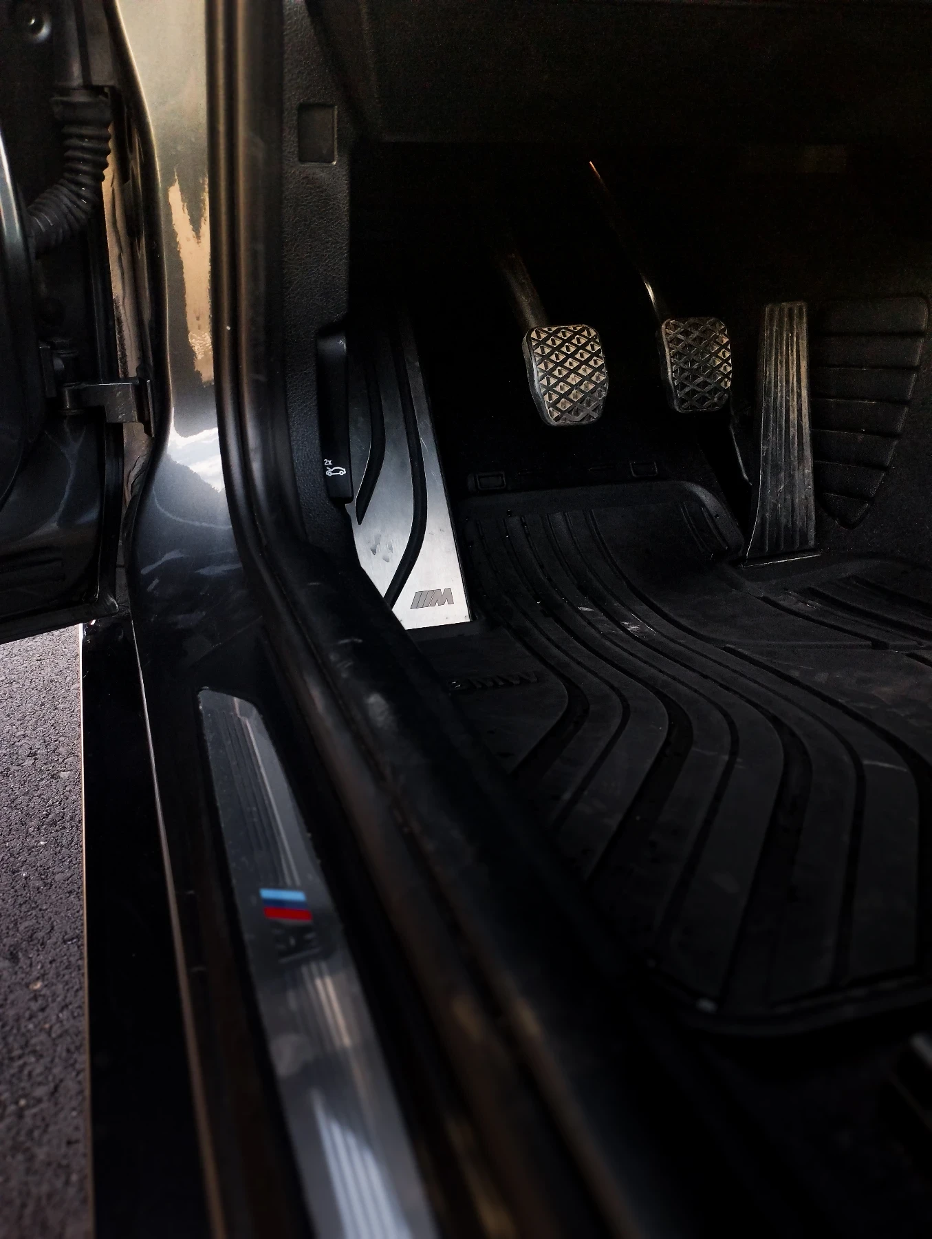 BMW 120 FULL M PACK + CarPlay + ������� + ���� Pirelli | Mobile.bg � ����������� 4