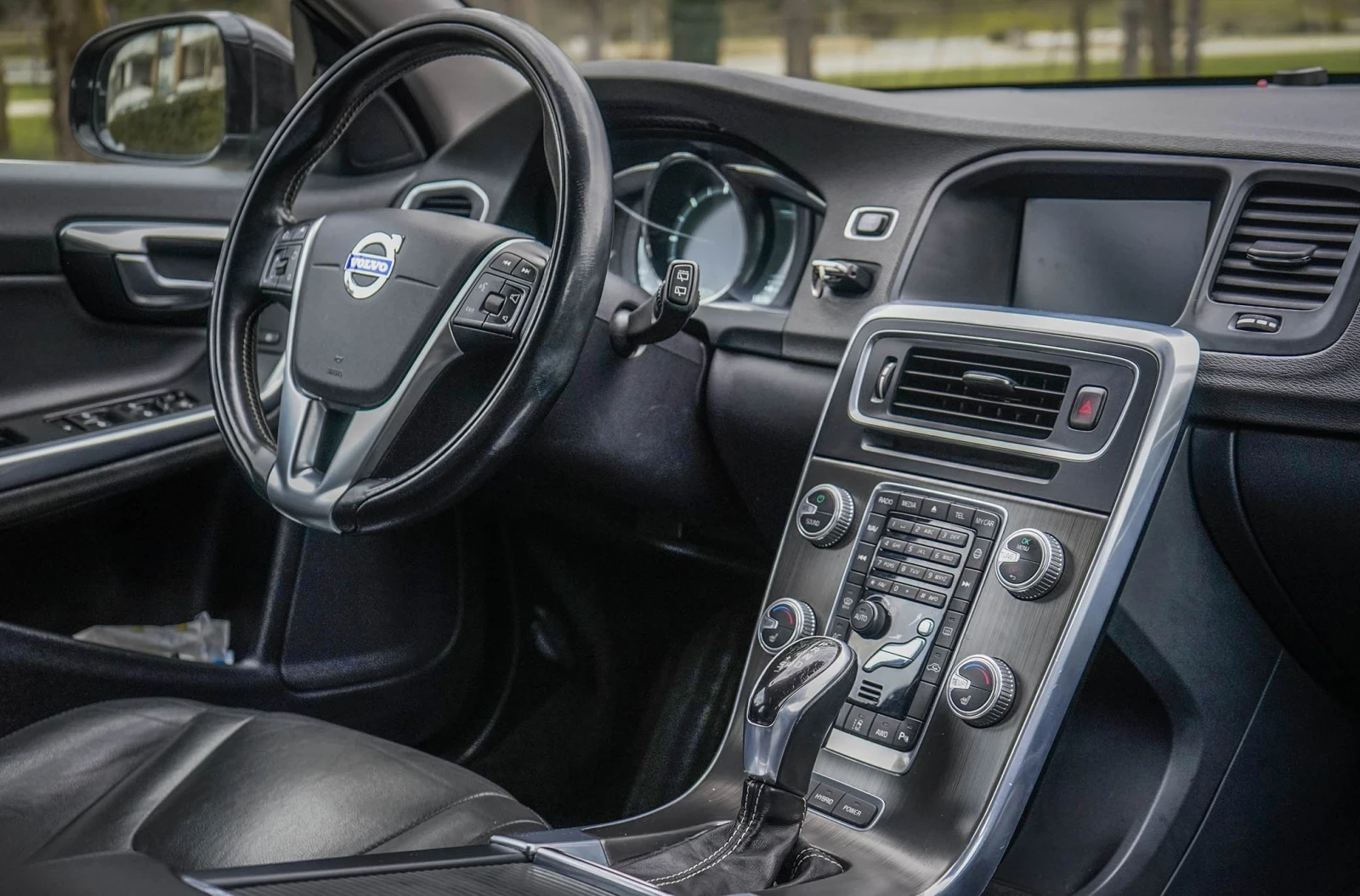 Volvo V60 D6, снимка 14 - Автомобили и джипове - 53597701