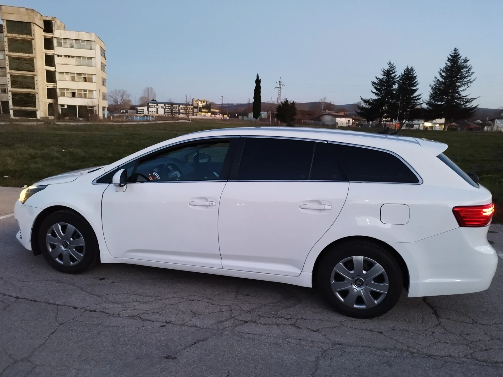 Toyota Avensis, снимка 2 - Автомобили и джипове - 53760012