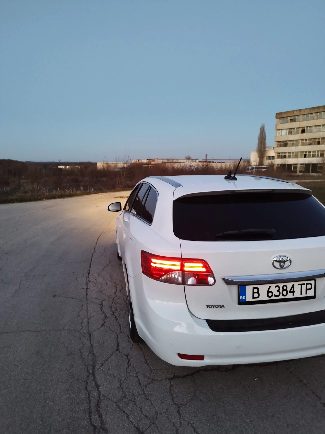 Toyota Avensis, снимка 3 - Автомобили и джипове - 53760012