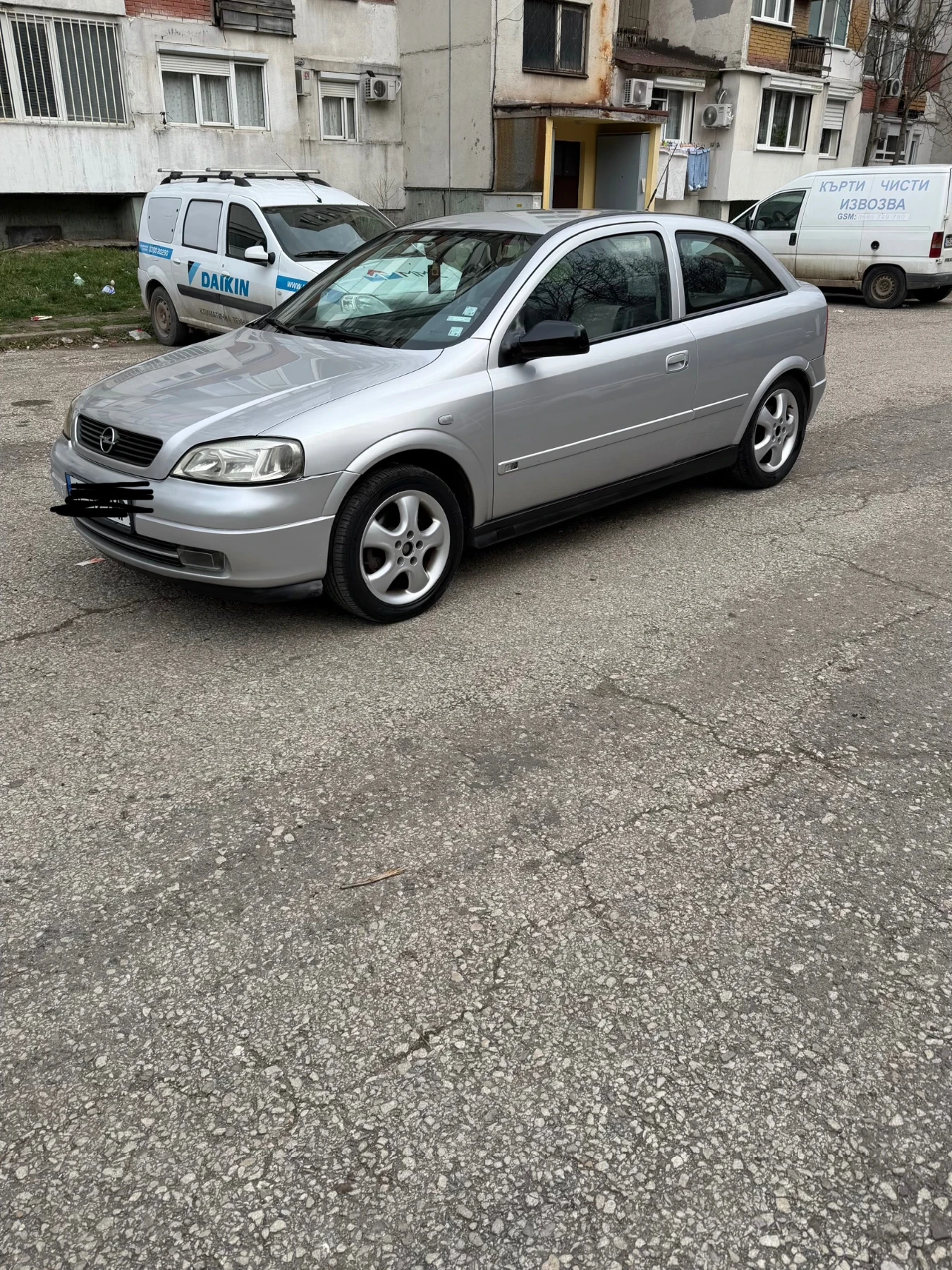 Opel Astra Газ бензин, снимка 2 - Автомобили и джипове - 53927402