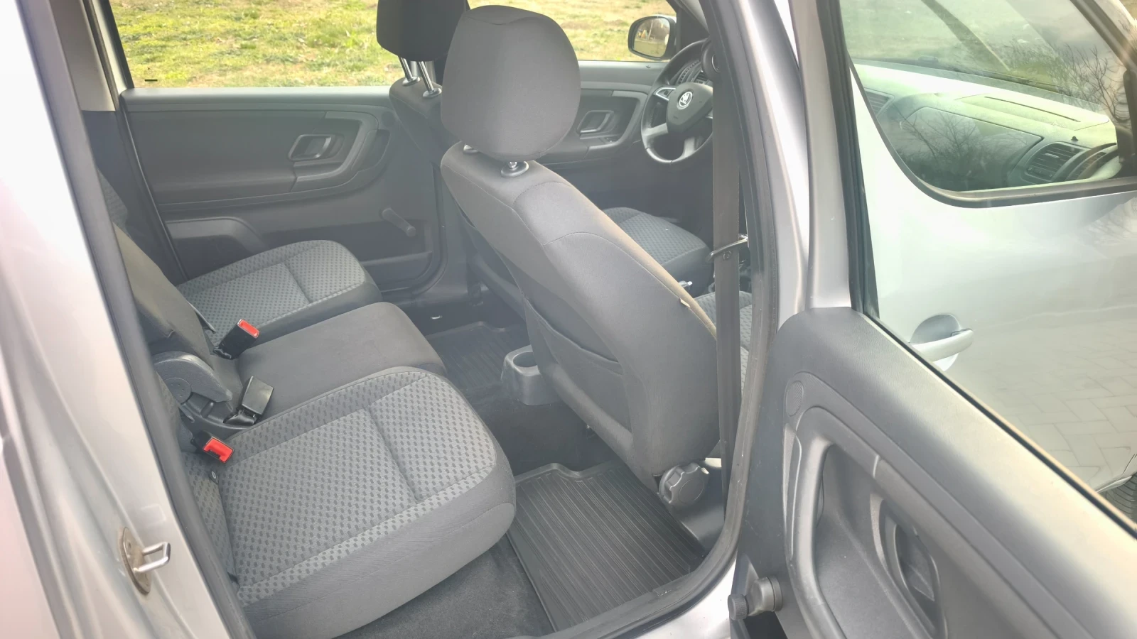 Skoda Roomster 1.2TSi 105кс КЛИМАТРОНИК ПОДГРЕВ Швейцария , снимка 17 - Автомобили и джипове - 53938711