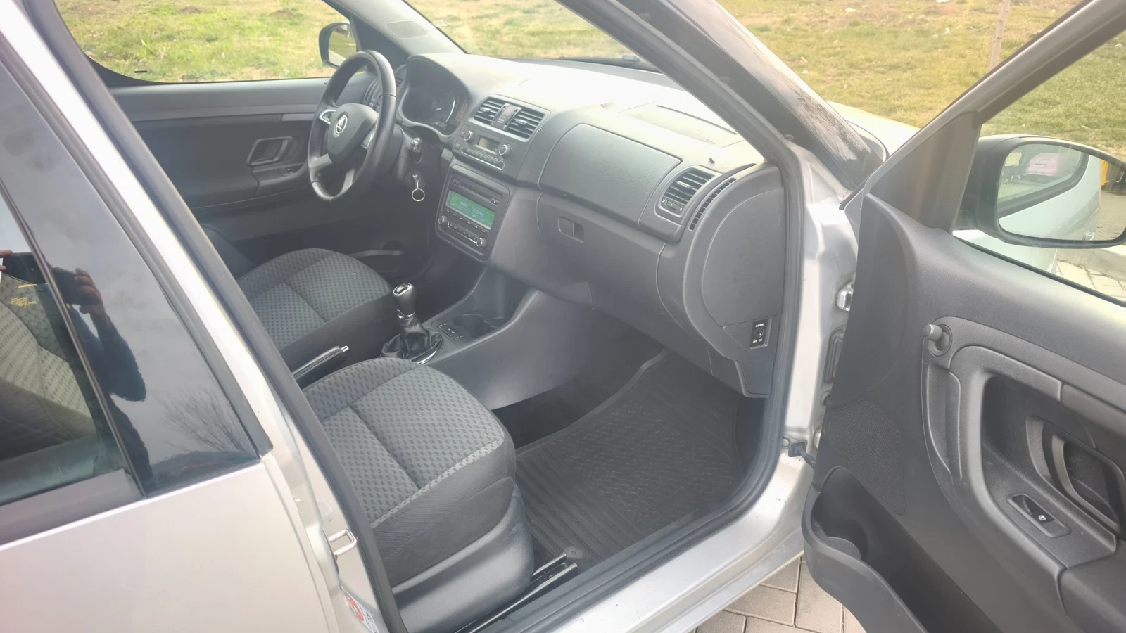 Skoda Roomster 1.2TSi 105кс КЛИМАТРОНИК ПОДГРЕВ Швейцария , снимка 13 - Автомобили и джипове - 53938711