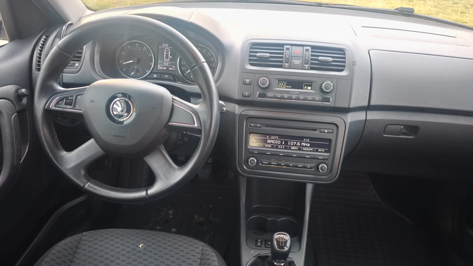 Skoda Roomster 1.2TSi 105кс КЛИМАТРОНИК ПОДГРЕВ Швейцария , снимка 9 - Автомобили и джипове - 53938711