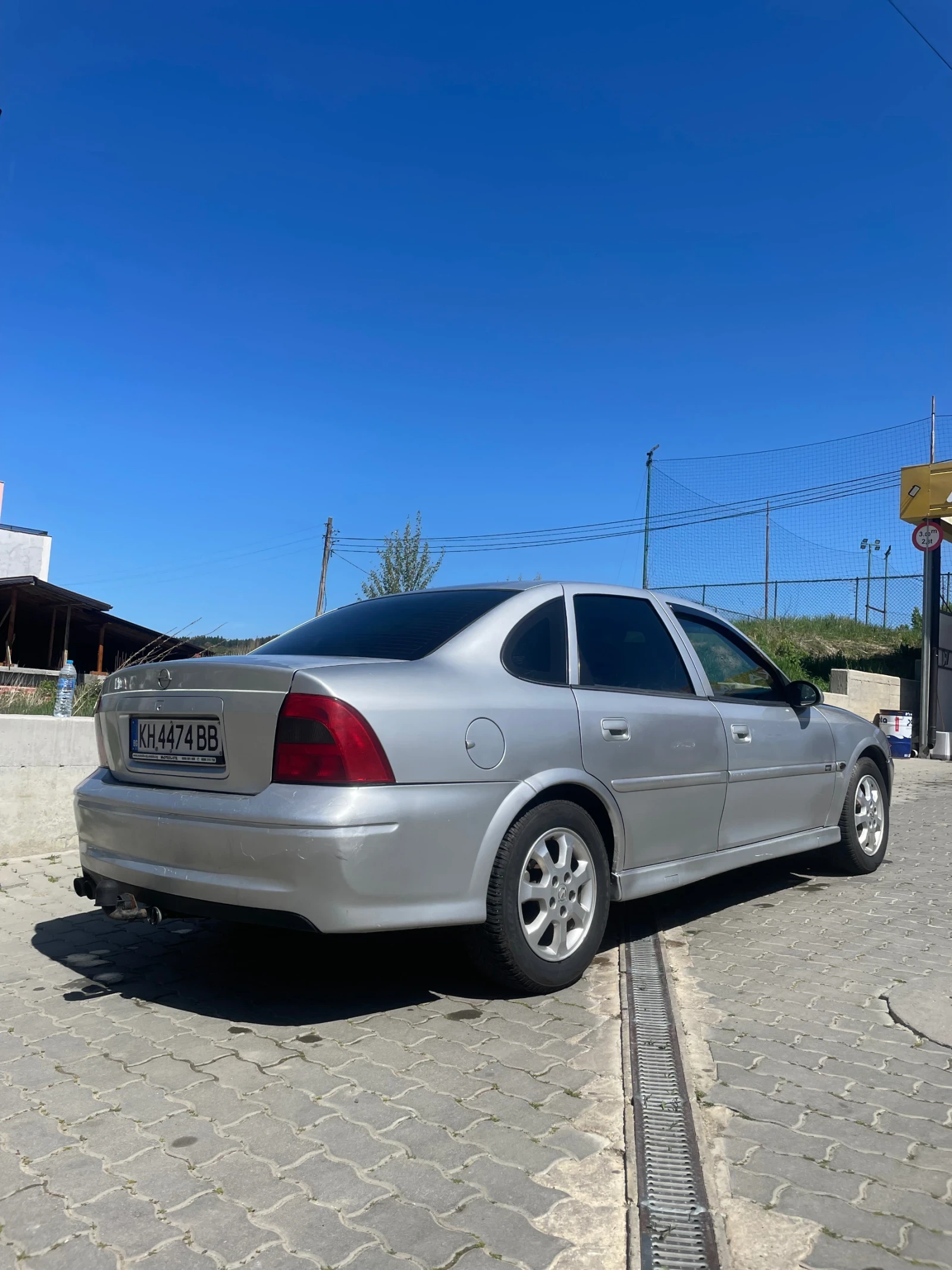 Opel Vectra 1.8i LPG, снимка 2 - Автомобили и джипове - 54317803