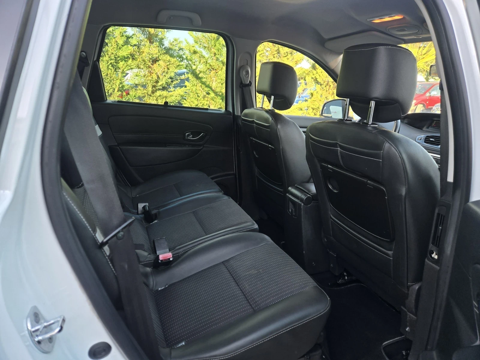 Renault Scenic 1.5DCI-110кс= 6СК= 7МЕСТА= НАВИ= АВТОПИЛОТ, снимка 14 - Автомобили и джипове - 54933630