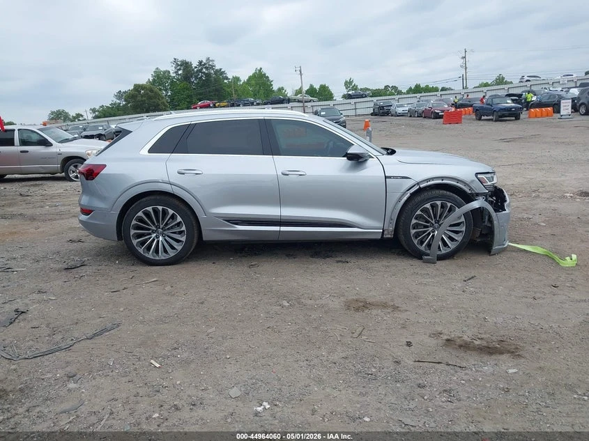Audi E-Tron Premium Plus, снимка 13 - Автомобили и джипове - 55140034
