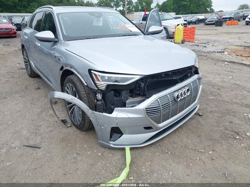 Audi E-Tron Premium Plus, снимка 6 - Автомобили и джипове - 55140034