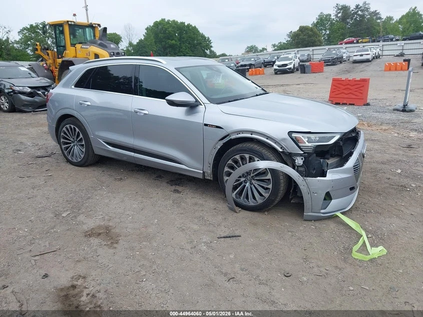 Audi E-Tron Premium Plus, снимка 2 - Автомобили и джипове - 55140034