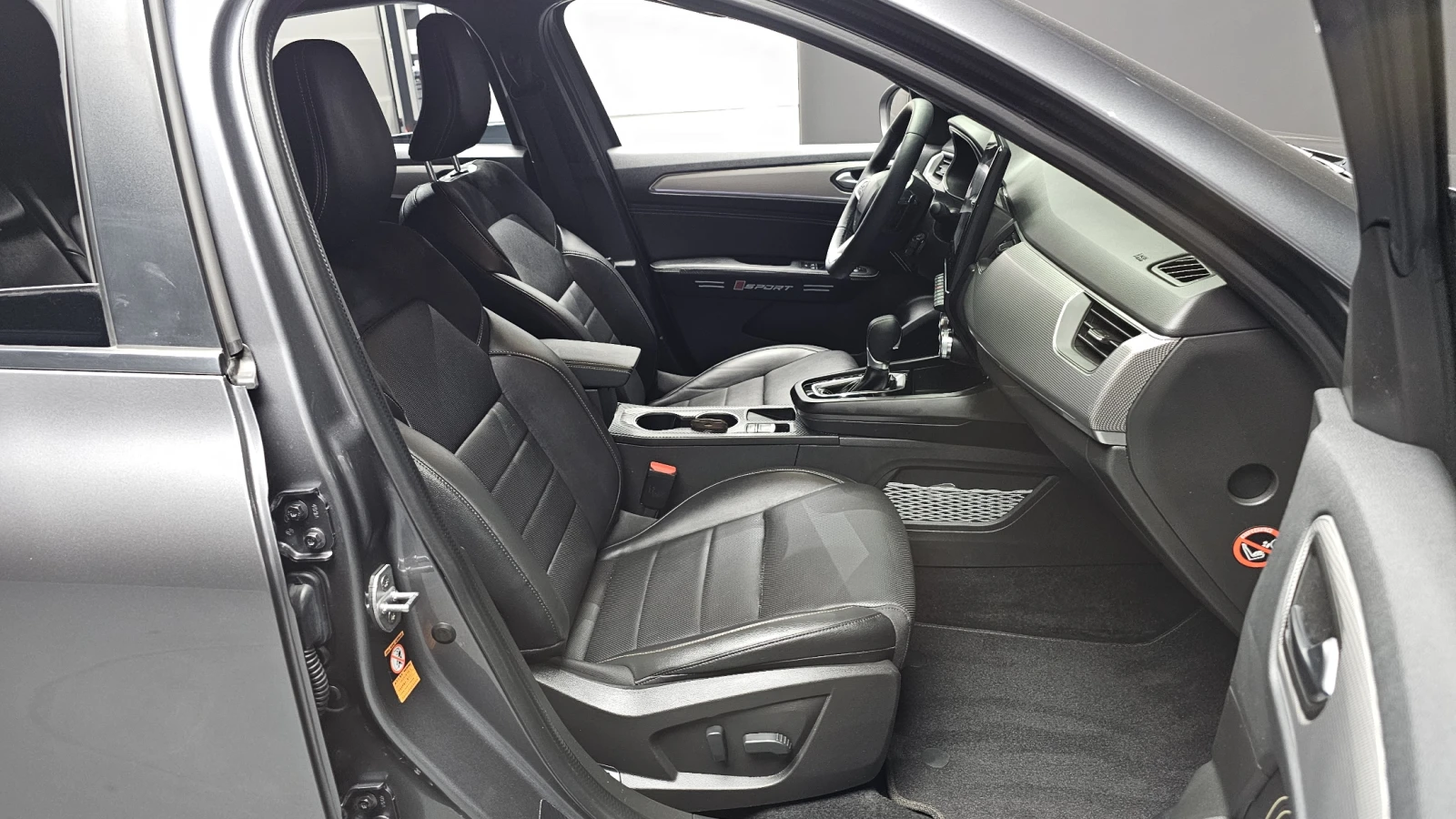Renault Arkana 1.6* BLIND SPOT* 360* ПОДГРЕВ ВОЛАН* КРАЙНА ЦЕНА, снимка 10 - Автомобили и джипове - 55237003