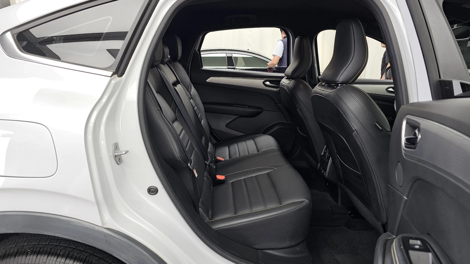 Renault Arkana 1.6* BLIND SPOT* ПОДГРЕВ ВОЛАН* КРАЙНА ЦЕНА, снимка 12 - Автомобили и джипове - 55237003