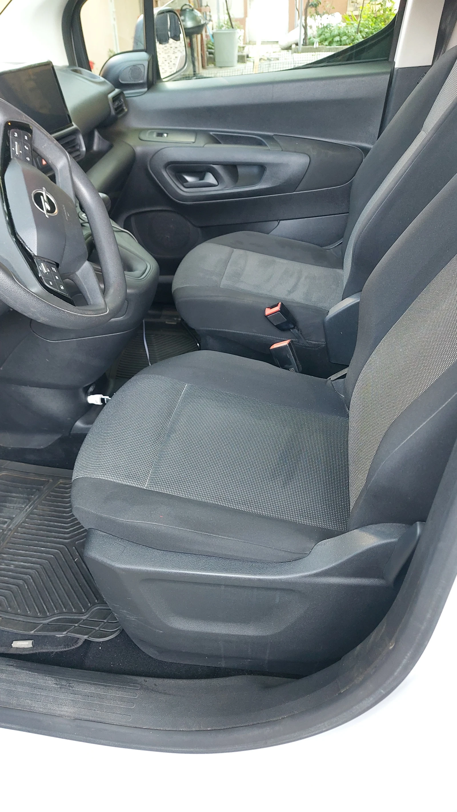 Opel Combo 1.5, снимка 5 - Автомобили и джипове - 55319214