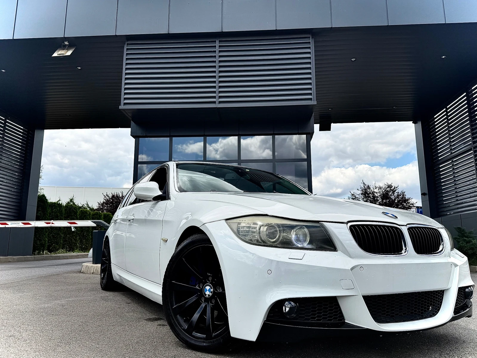 BMW 330 Panorama/Facelift, снимка 5 - Автомобили и джипове - 55393539
