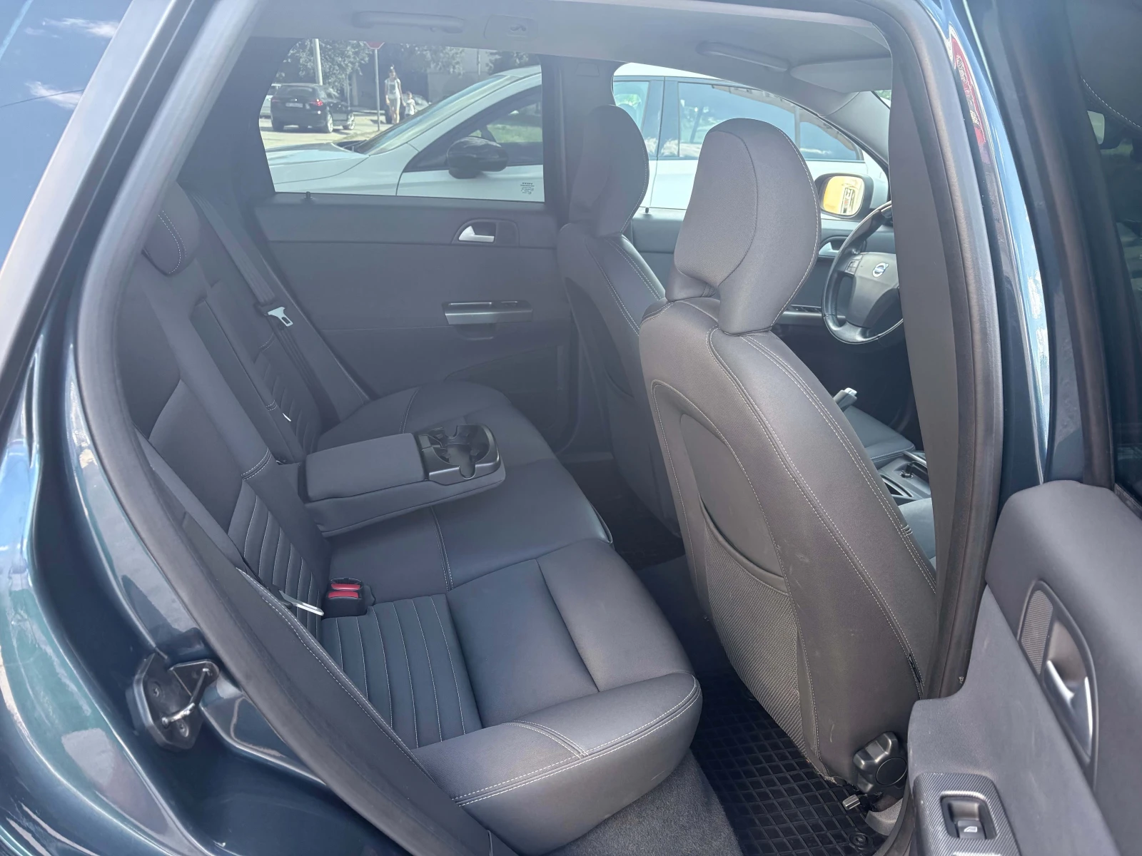 Volvo V50 2.5 T5 AWD 220 к.с., снимка 7 - Автомобили и джипове - 55396364