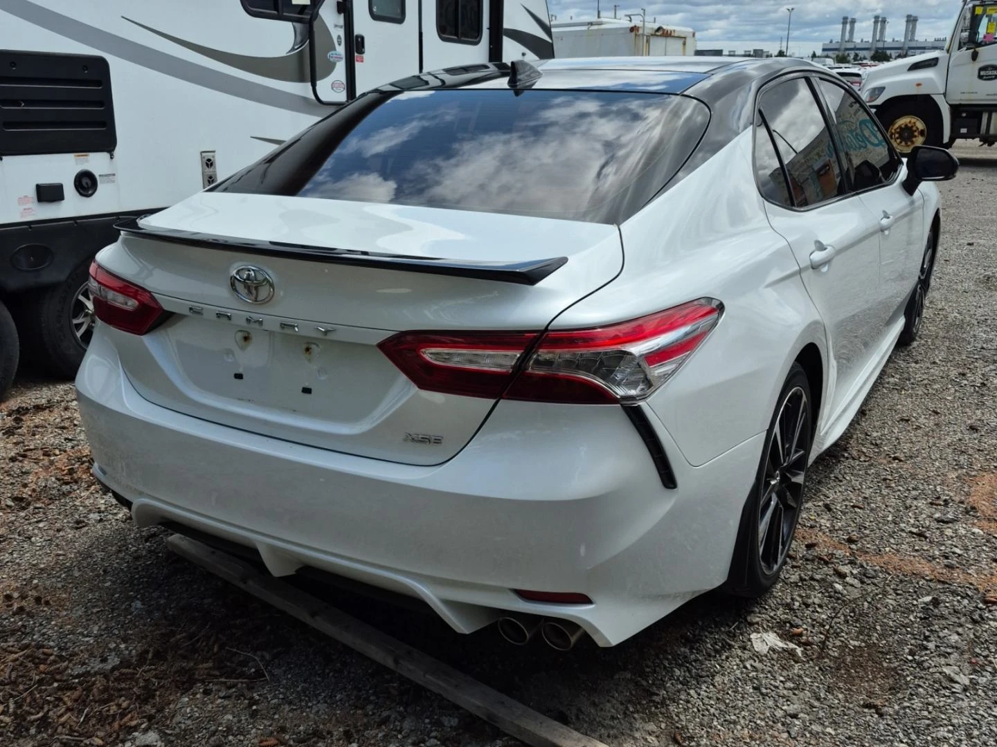 Toyota Camry XSE* CarPlay* Keyless* Камера* Подгрев, снимка 4 - Автомобили и джипове - 55640451