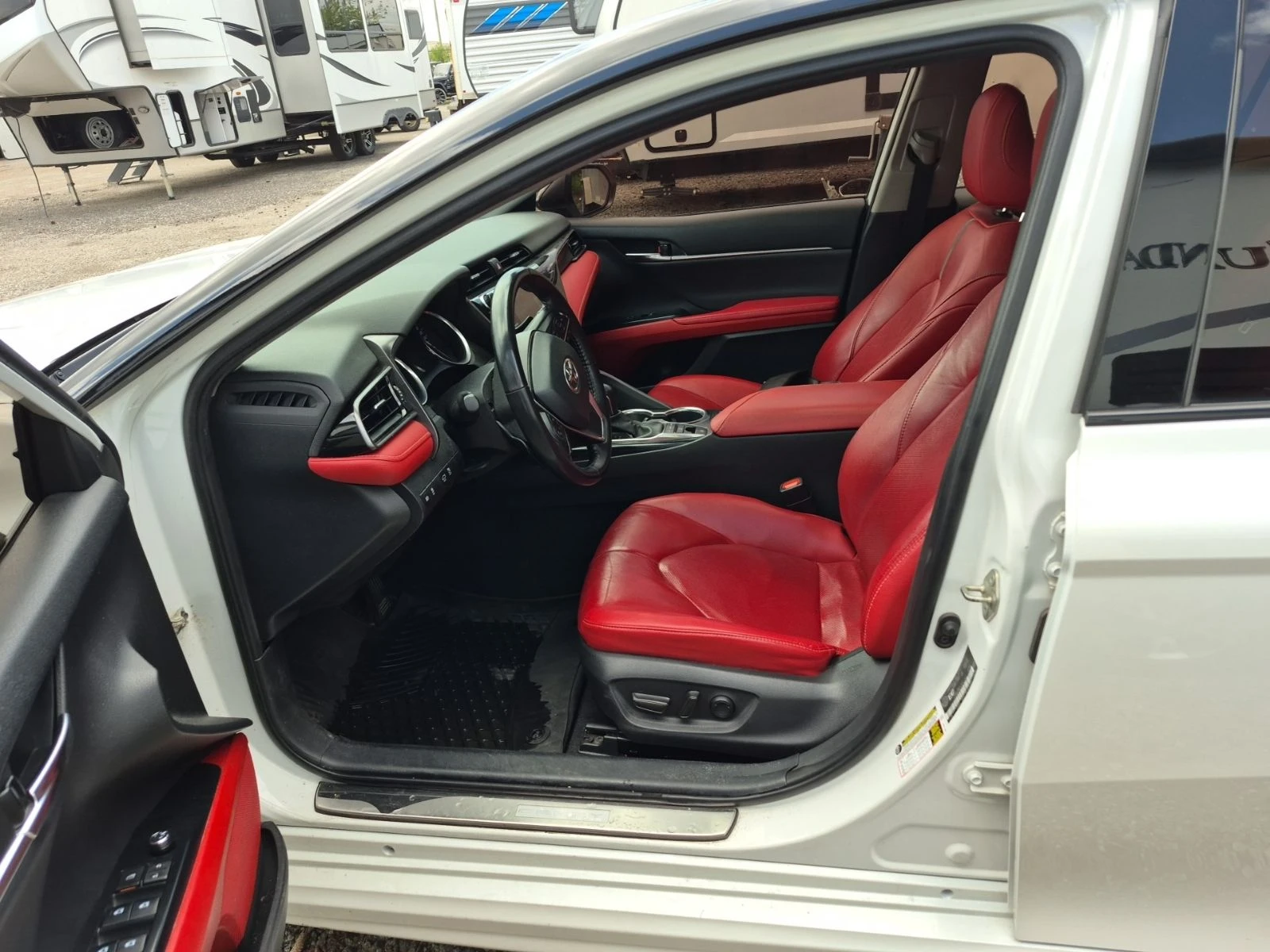 Toyota Camry XSE* CarPlay* Keyless* Камера* Подгрев, снимка 5 - Автомобили и джипове - 55640451