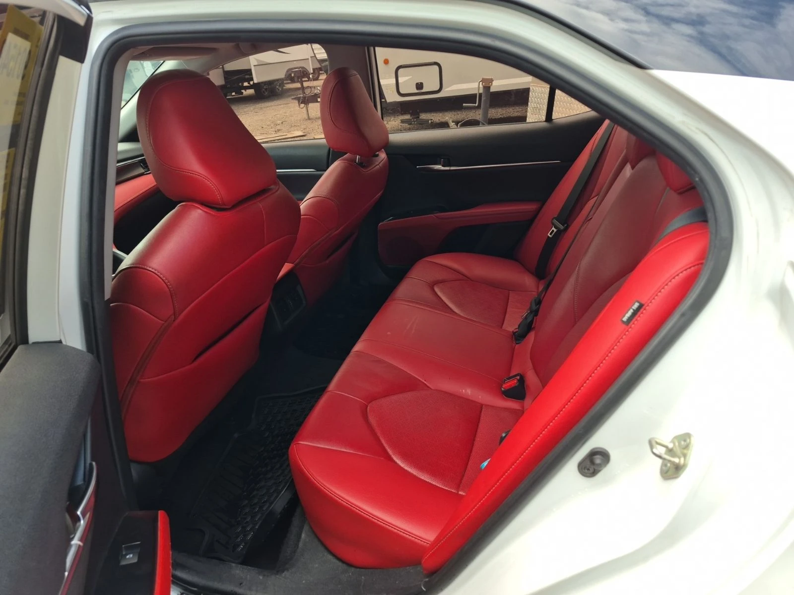 Toyota Camry XSE* CarPlay* Keyless* Камера* Подгрев, снимка 10 - Автомобили и джипове - 55640451