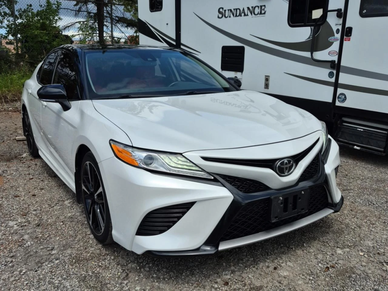 Toyota Camry XSE* CarPlay* Keyless* Камера* Подгрев, снимка 2 - Автомобили и джипове - 55640451