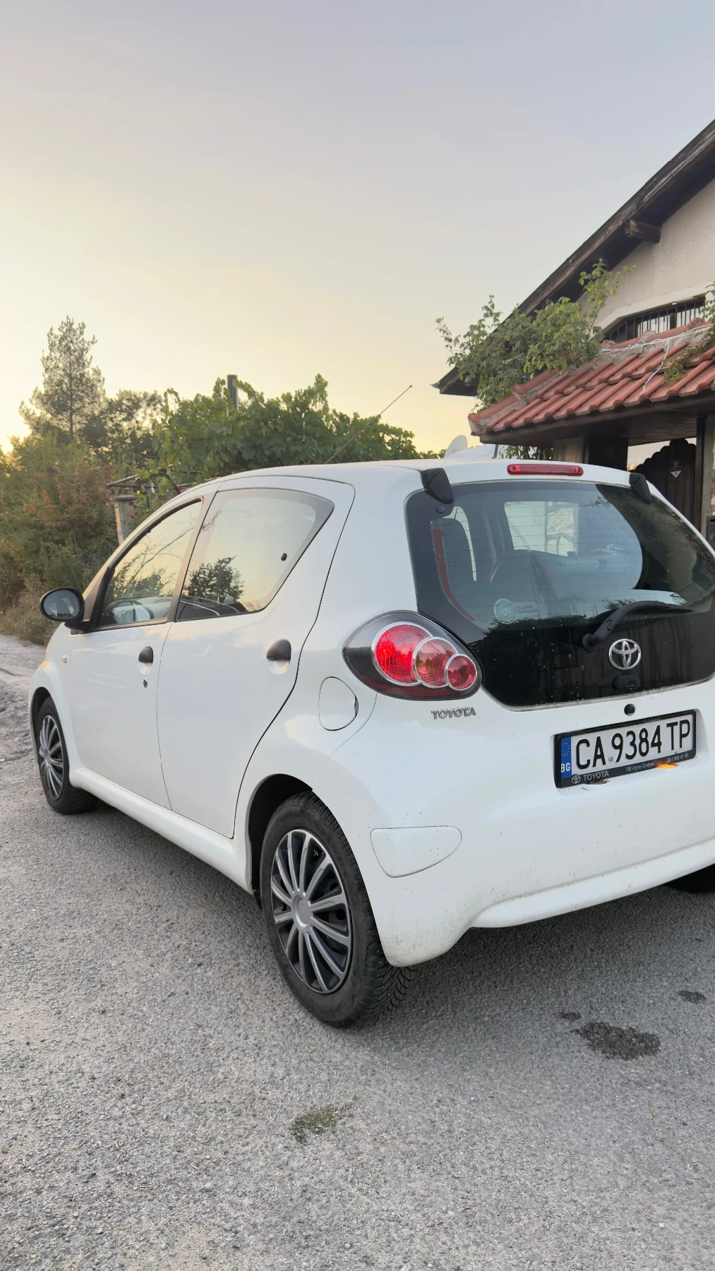 Toyota Aygo Бензин 1.0 68к.с., снимка 5 - Автомобили и джипове - 55993385