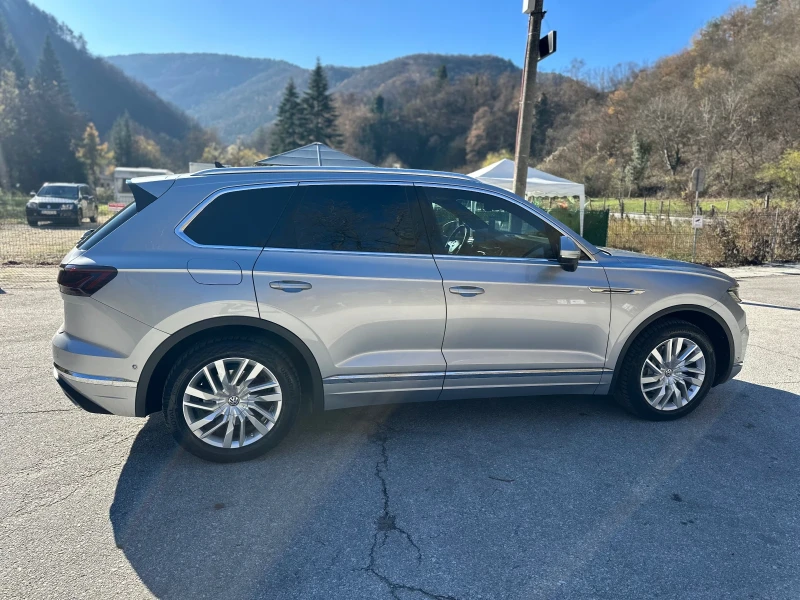 VW Touareg, снимка 4 - Автомобили и джипове - 52700039