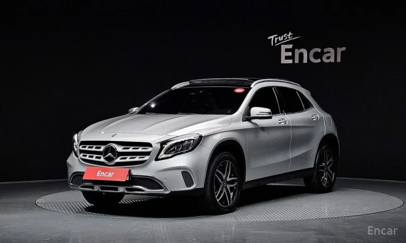 Mercedes-Benz GLA 220