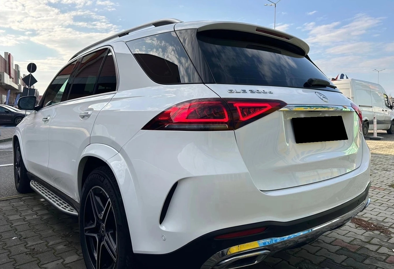 Mercedes-Benz GLE 300 d 4MATIC AMG-Line, снимка 3 - Автомобили и джипове - 53963345