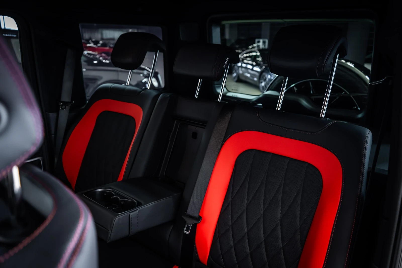 Mercedes-Benz G 63 AMG AMG* 4M* Night* Pano* Burm* ЛИЗИНГ, снимка 17 - Автомобили и джипове - 55191569