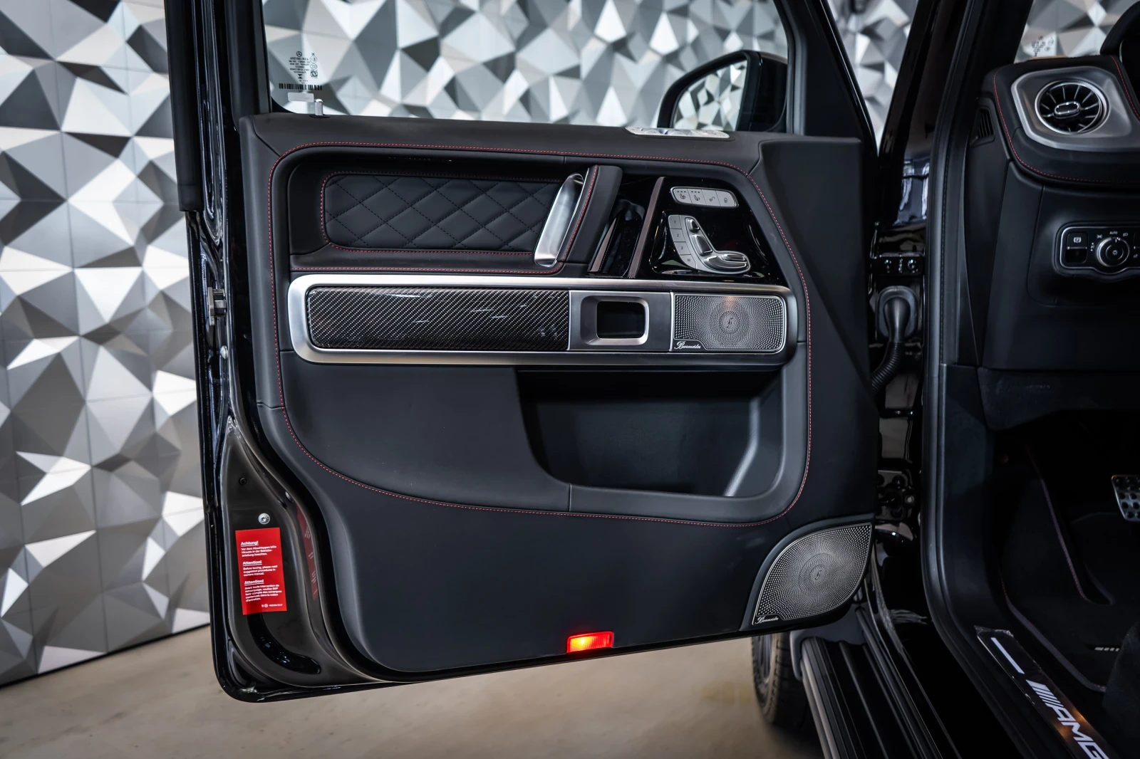 Mercedes-Benz G 63 AMG AMG* 4M* Night* Pano* Burm* ЛИЗИНГ, снимка 7 - Автомобили и джипове - 55191569