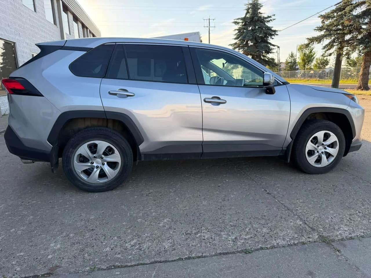 Toyota Rav4 * LE * АВТОКРЕДИТ * ГЛАВНО ПРЕДСТАВИТЕЛСТВО, снимка 5 - Автомобили и джипове - 56179789